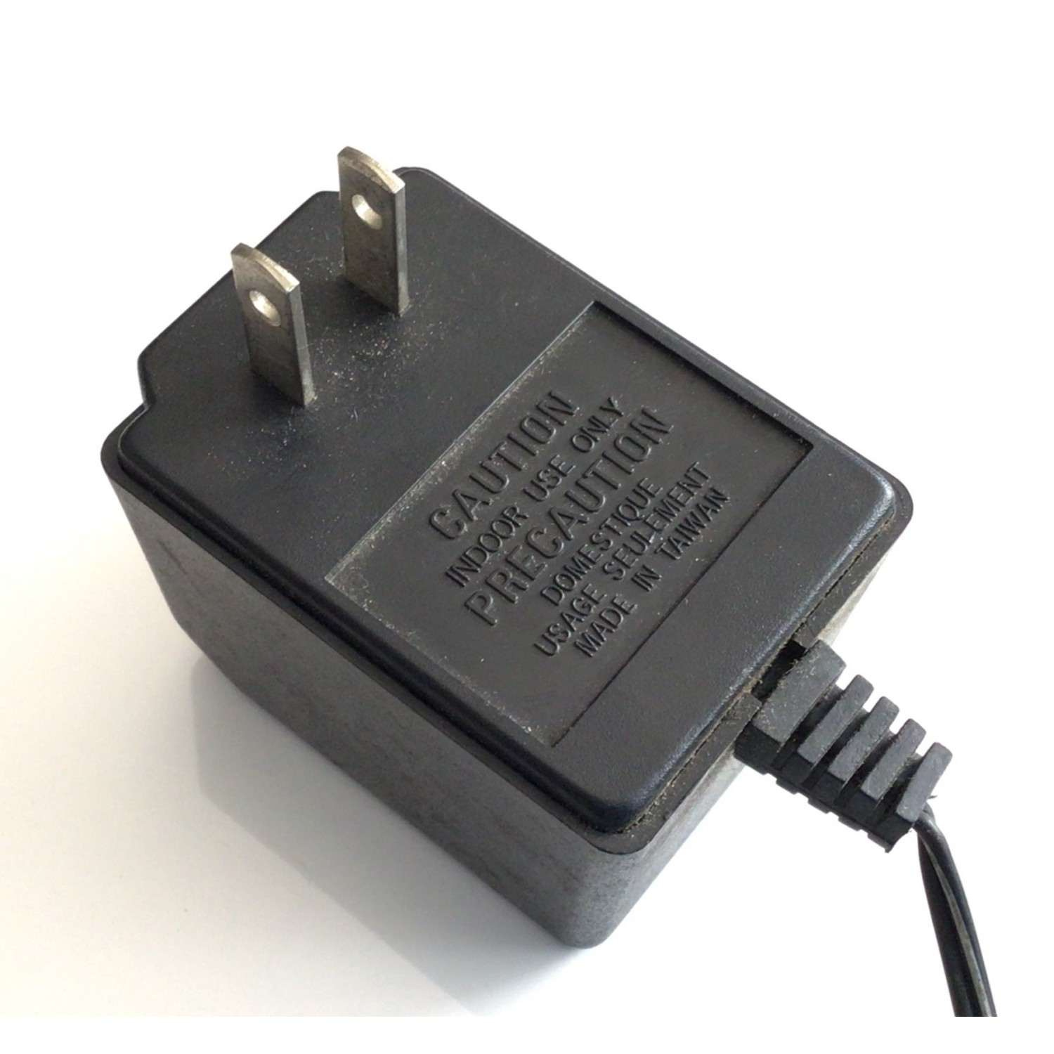 CARGADOR / ADAPTADOR DE FUENTE DE ALIMENTACION / VCA-VCD / NUMERO DE PARTE 350902002C0 / LR84555 / 12J2 / E8245 / ENTRADA VCA 120V 60HZ 4W / SALIDA VCD 9V 200MA / MODELO 350902002C0 - Imagen 2